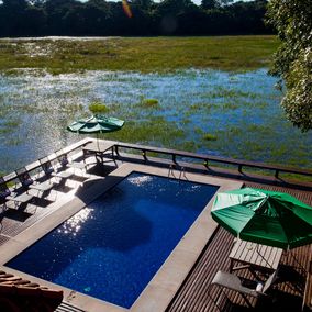 zwembad caiman lodge Pantanal Brazilie