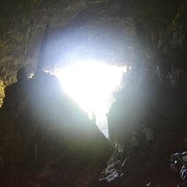 Ingang grot gruta azul Bonito Brazilie