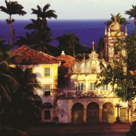 kerk omgeven door bomen in Olinda Brazilie