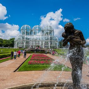 Botanische tuin Curitiba met standbeeld