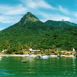 Zee en atlantisch regenwoud Ilha Grande Brazilie