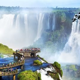 Foz do Iguacu falls platform